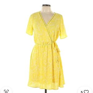 ✨ SIENNA SKY YELLOW & WHITE BRAND NEW MEDIUM CASUAL SPRING AND VACATION DRESS 💞